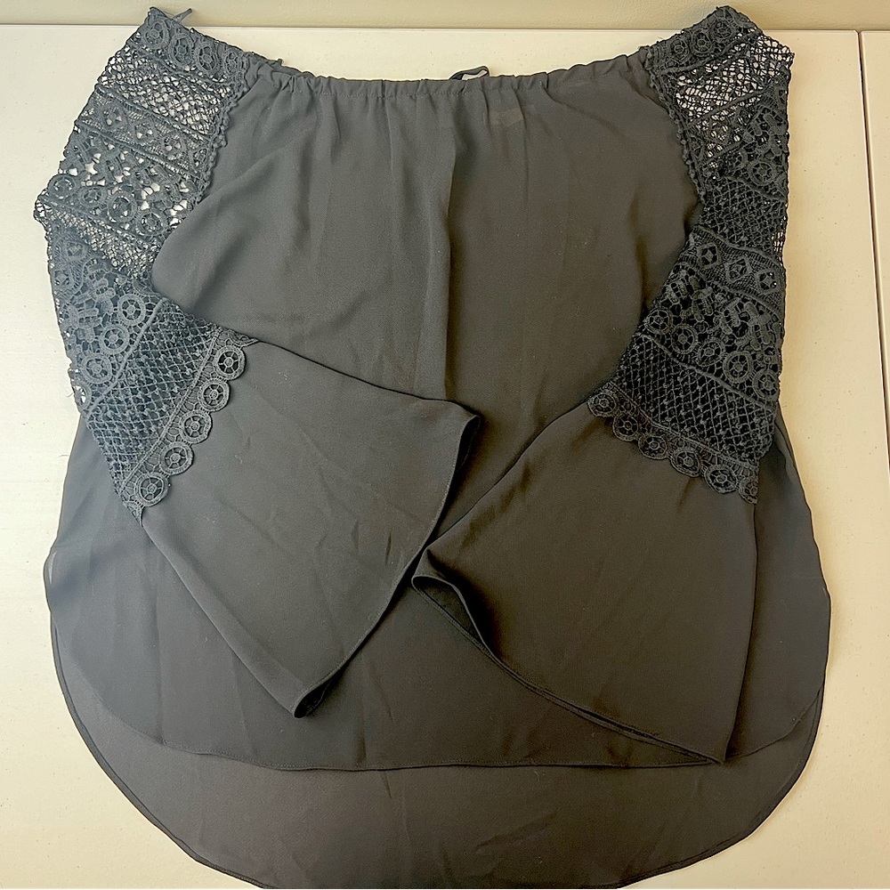 Black Gibson Latimer Top